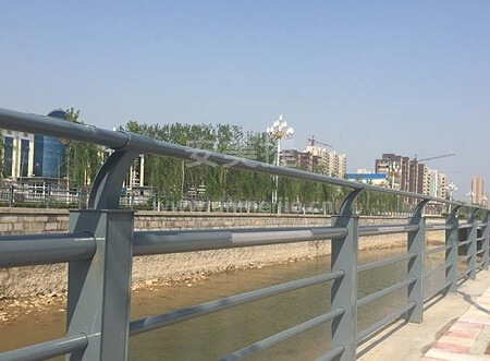 河道桥梁护栏安装的标准化流程