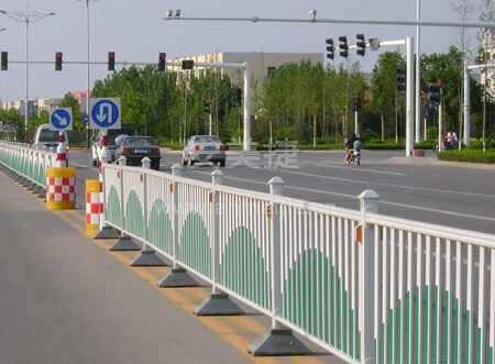 8431544696391303.jpg 护栏 (1).jpg