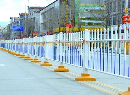 护栏公司告诉你隔离护栏多少钱一米 交通护栏