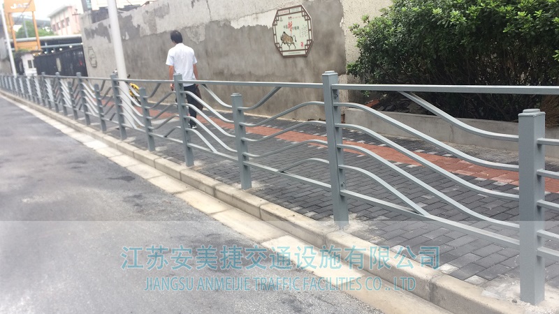 边缘隔离护栏24-2.JPG