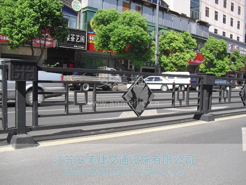 道路护栏被广泛使用的原因